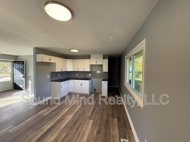 Photo - 105 Sycamore St