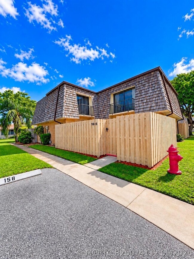 Building Photo - 165 Lake Arbor Dr