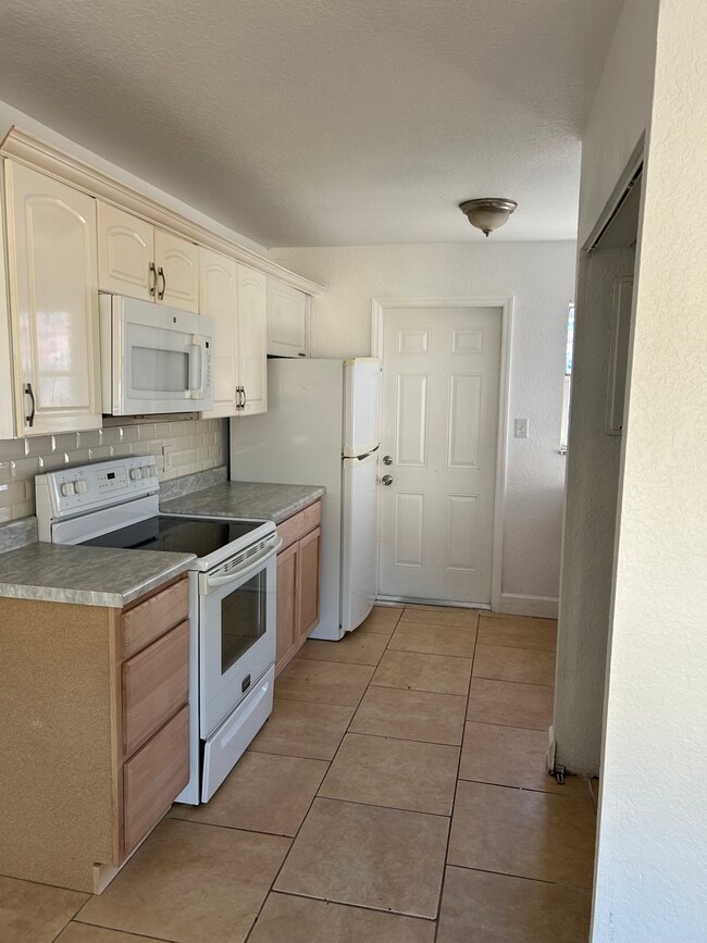 Building Photo - 439 Barbara Jenkins St Unit B