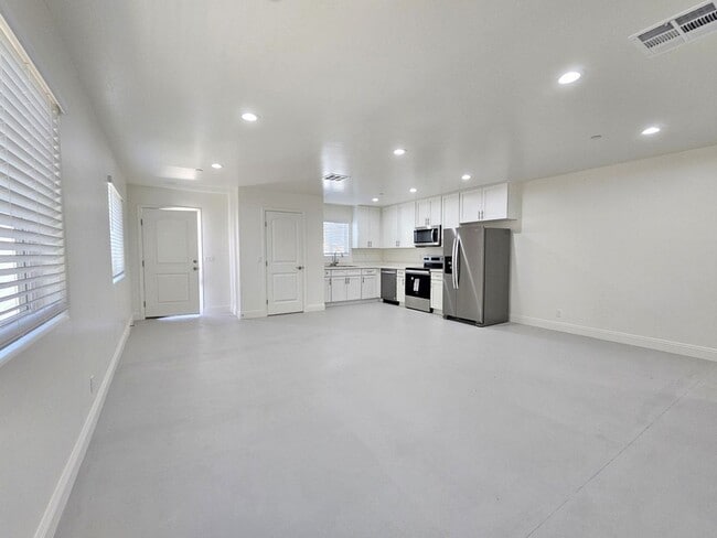 Photo - MAR1201-Placement Unit 1201 W Mariposa Ave #B