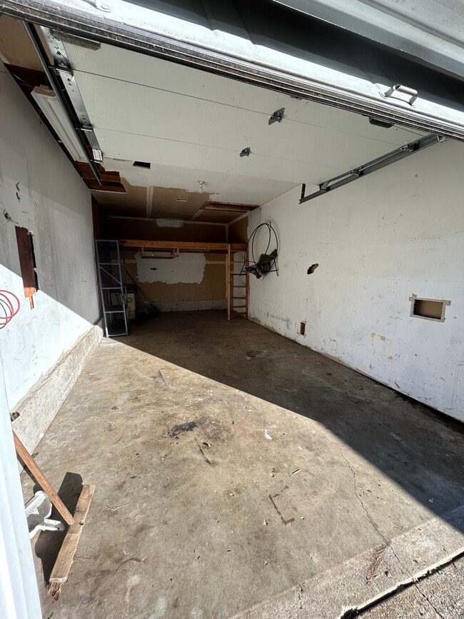 Photo - 18000 Weaver Ct