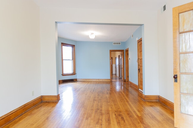 Photo - 2430 N Mozart St Unit 2