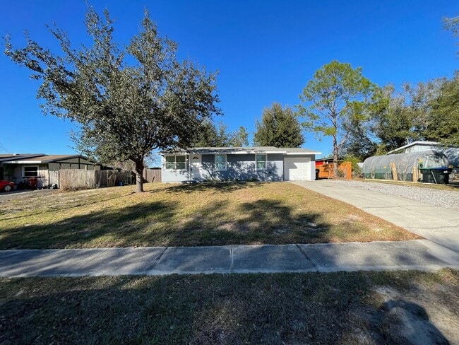 Building Photo - Newly Renovated 2BR/2BA Apopka Home with Spacious Fenced in Yard!!