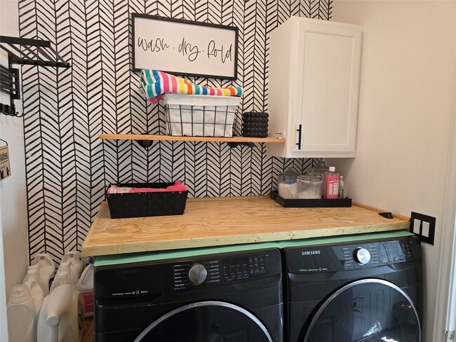 Building Photo - 1942 Bending Green Dr