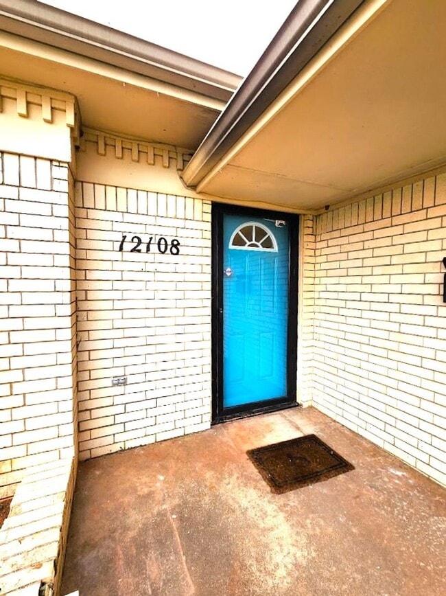 Photo - 4 Bed 2.5 Bath 2 Car Garage in Camelot Addition NW OKC