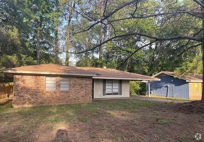 Building Photo - 130 E Woodcrest Dr Rental