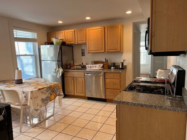 Photo - Oak Square Huge 2nd & 3rd floor SIX bed 3 1/2 bath Brighton