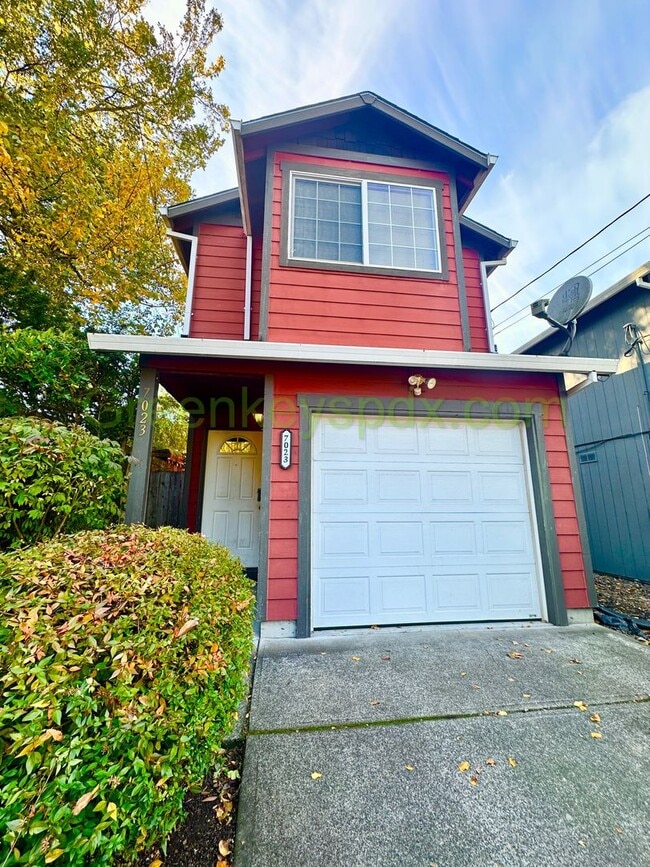 Building Photo - 3-Bedroom, 2-Bathroom Row House Near Alber...