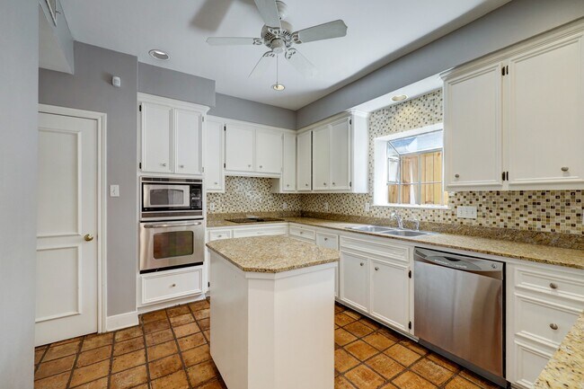 Photo - 2313 Nantucket Dr Unit B