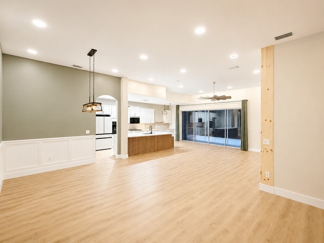 Photo - 10725 Banfield Dr