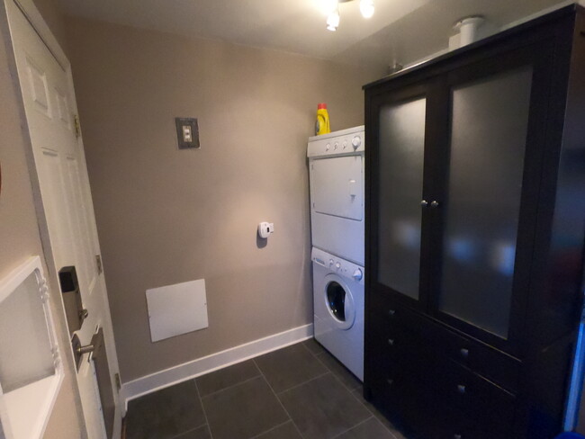 Stacked washer and dryer. Back door leads to private backyard and alley-access garage. - 4716 W 36th Ave Casa Adosada