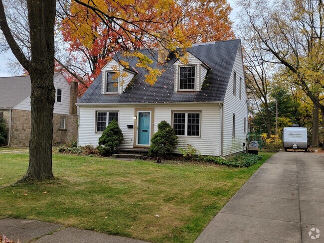 Building Photo - 360 Highland Ave Rental