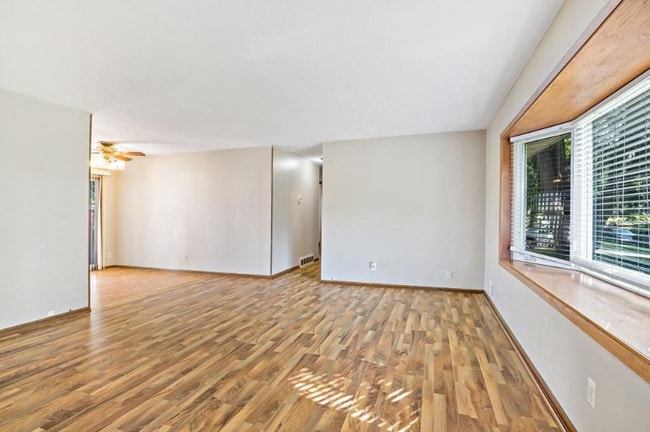 Photo - 7534 4th St NE