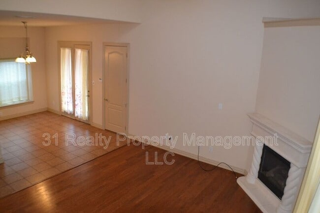 Photo - 1466 Cambridge Dr