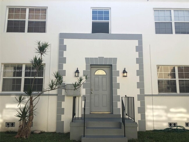 Building Photo - 15 Sidonia Ave Unit 3
