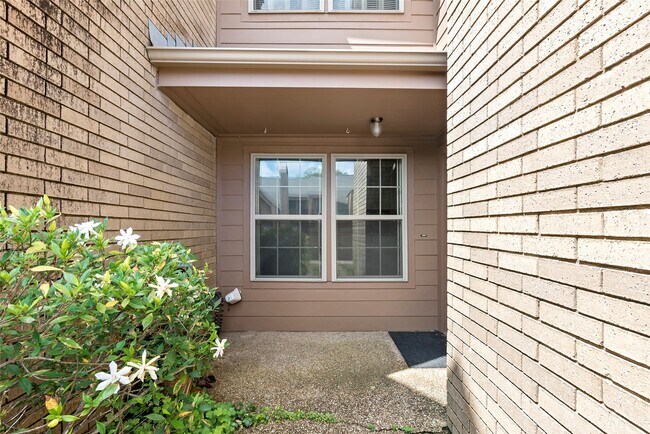 Photo - 3122 Camelot Dr Unit 33