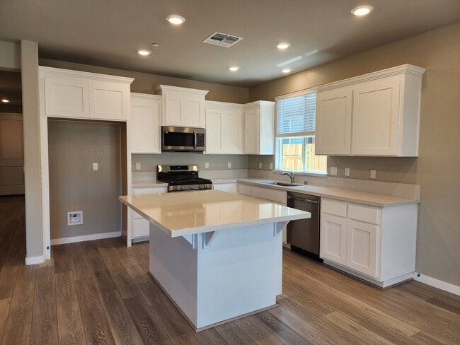 Photo - 2145 Longmire Loop