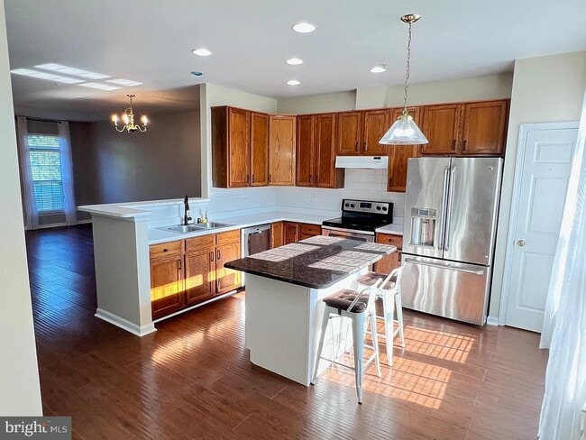 Photo - 439 Amelanchier Ct