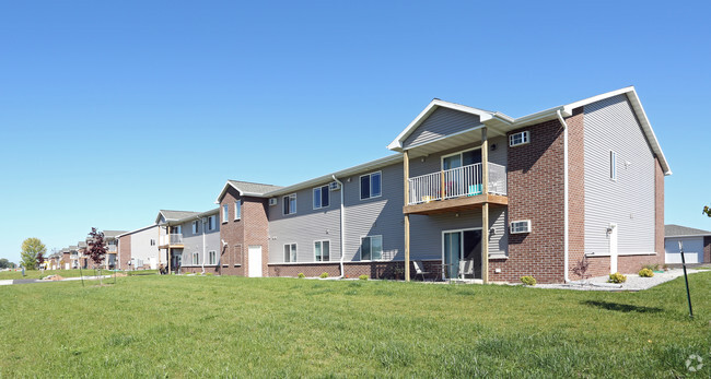 Manitowoc Lake Breeze Apartments - Manitowoc Lake Breeze Apartments