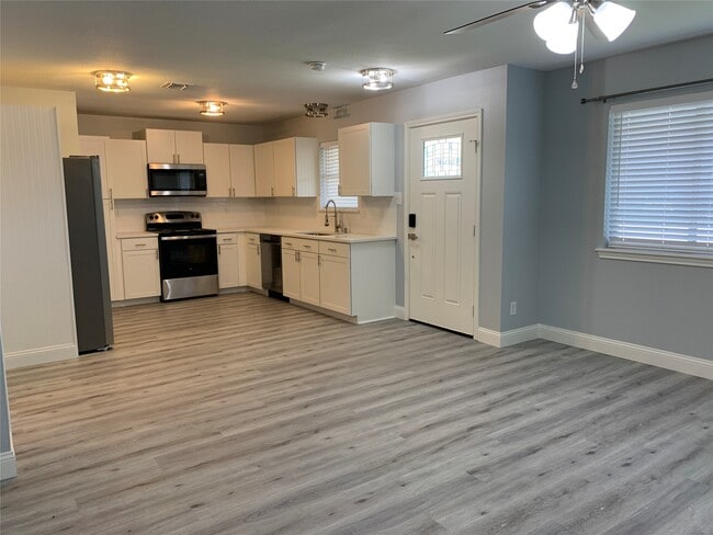 Photo - 328 1st St