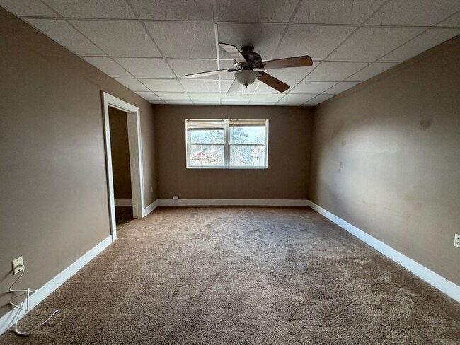 Photo - North of Downtown Akron: Updated 1BR with Tall Ceilings & Natural Light Unidad 302