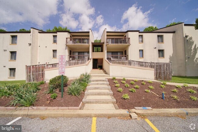 Building Photo - 10106 Campus Way S Unit 102-3B Rental