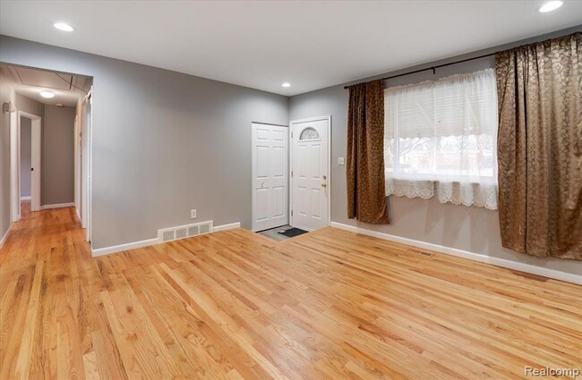 Photo - 32536 Warner Dr