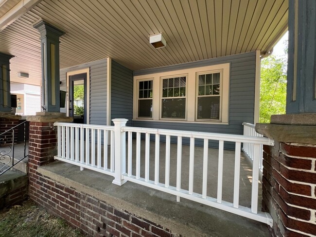 Photo - 1441 W 58th St