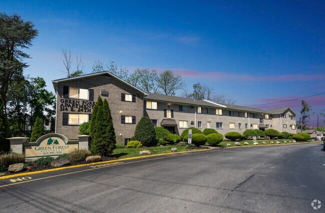 Building Photo - Green Forest Apartments