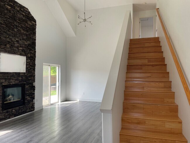 Now renting 3 bedroom 2.5 bathrooms. - Now renting 3 bedroom 2.5 bathrooms.