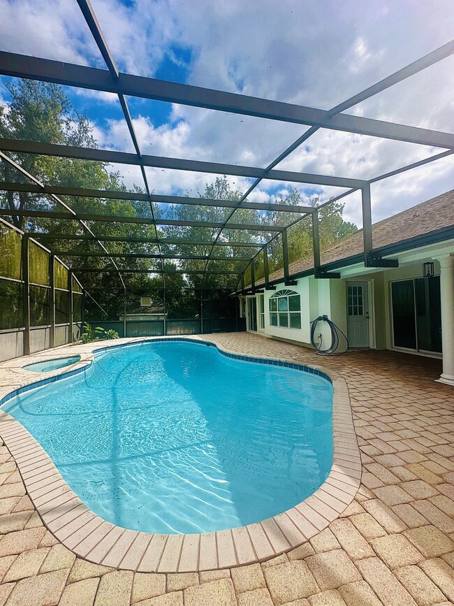 Photo - 2120 Lakebreeze Way