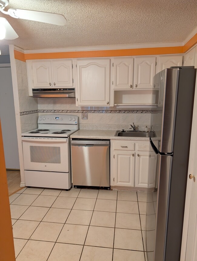 Photo - 1302 S Parker Rd Unidad Club Valencia 1 bed apt