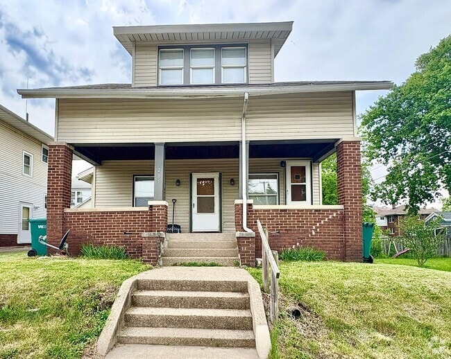Building Photo - 215 S Pine St Unit 215 Pine- 1/2 Rental
