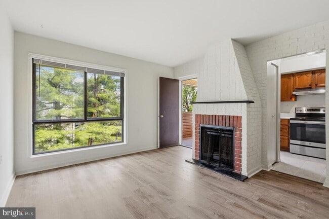 Building Photo - 8604 Village Way Unit 04/8604F