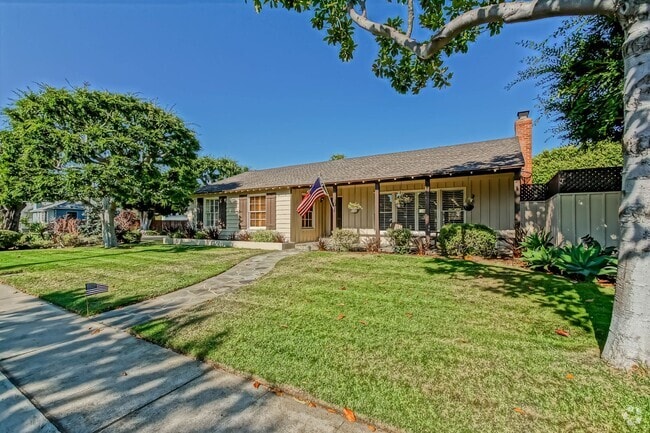 Building Photo - BEAUTIFULLY REMODELED, 3BR2BA MODERN RANCH... Rental