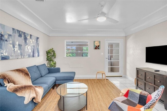 Photo - 261 SW 15th St Unit 2