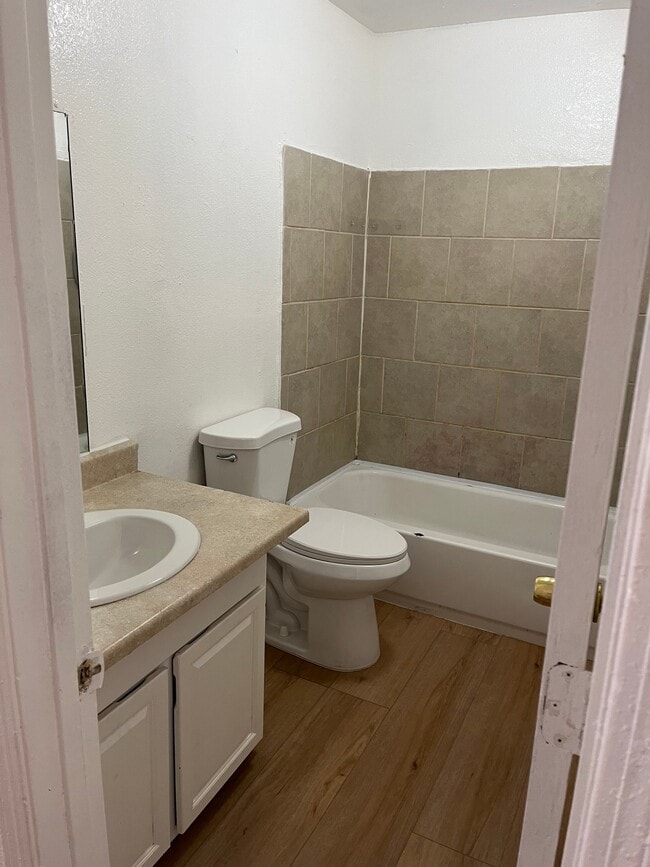 Photo - 420 Vermont St NE Unit b6