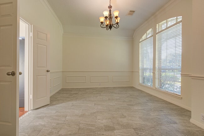 Photo - 1315 Crescent Pkwy Ct