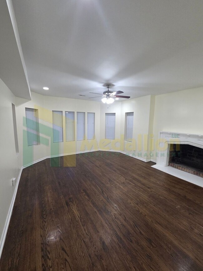 Photo - 9318 S Loomis St Unidad 1st FLR