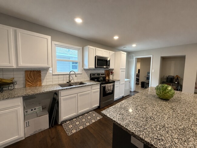 Photo - 1750 N Graham St