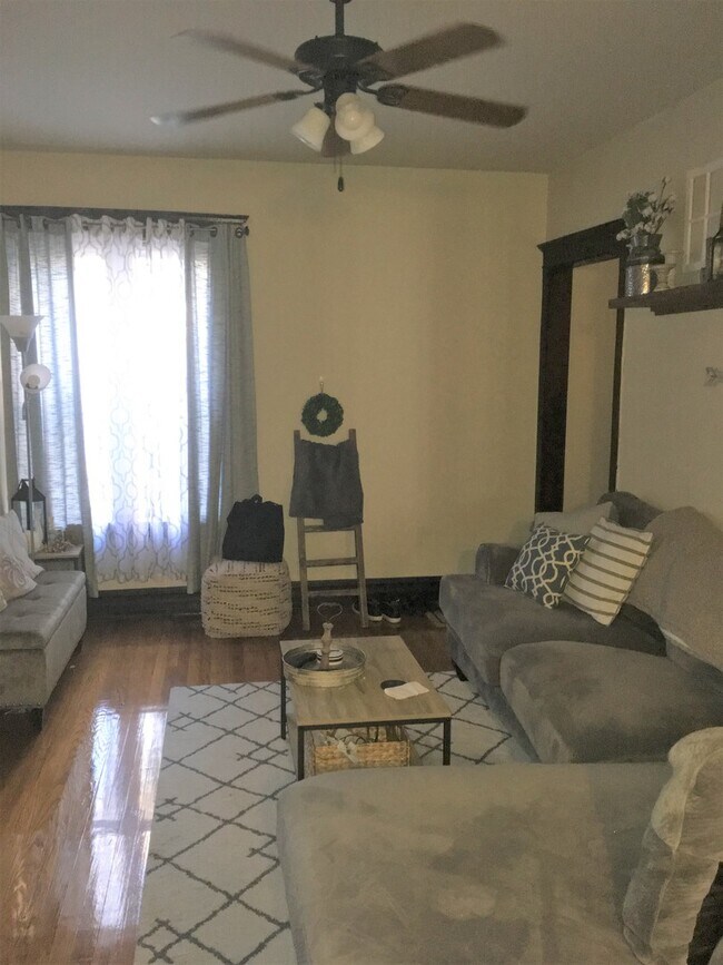 Photo - 1959 W Farragut Ave Unit 1R