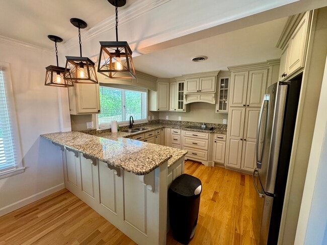 Photo - 732 Hillgate Rd