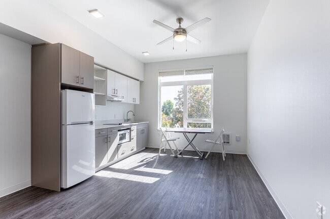 1BR, 1BA - 462 SF