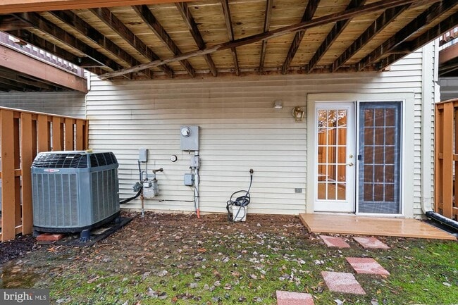 Photo - 45590 Whitcomb Square