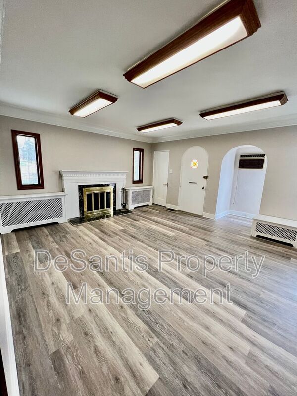 Photo - 4499 Mt Royal Blvd