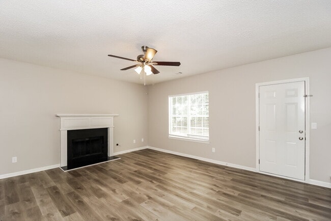 Photo - 202 Goldleaf Dr