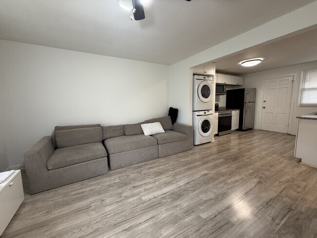 2 Bedroom Renovated Unit – Walk to Meharry & Fisk Downtown Nashville