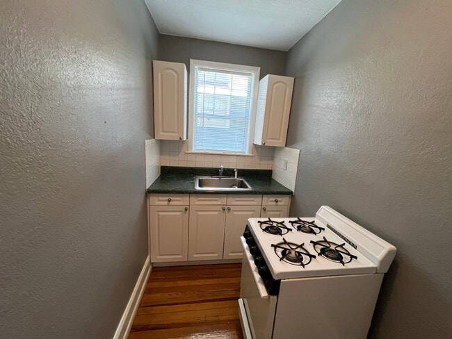 Photo - Studio Bed/1 Bath - Unit 9