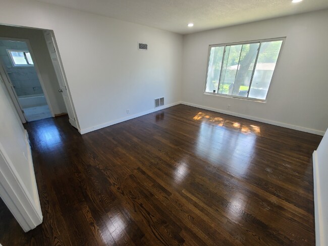 Photo - 7125 Askew Ave Unidad 7125 Askew Ave