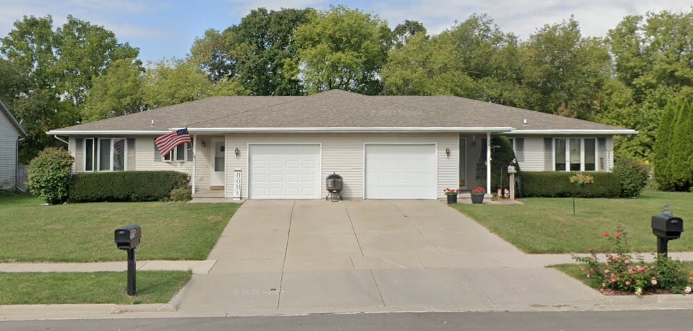 Photo - 991 S Main St Townhome